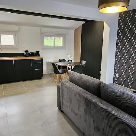 Charmante Maison Avec Parc Boisé Сasa de vacaciones Cérans-Foulletourte
