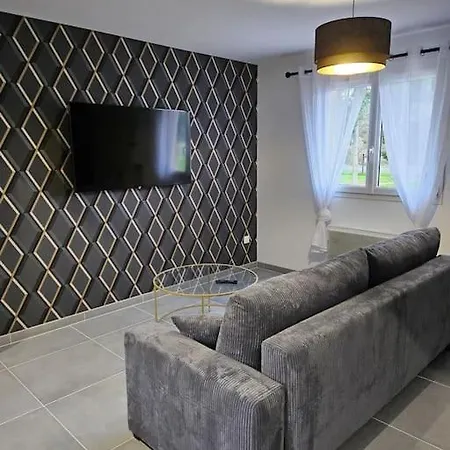Сasa de vacaciones Charmante Maison Avec Parc Boisé